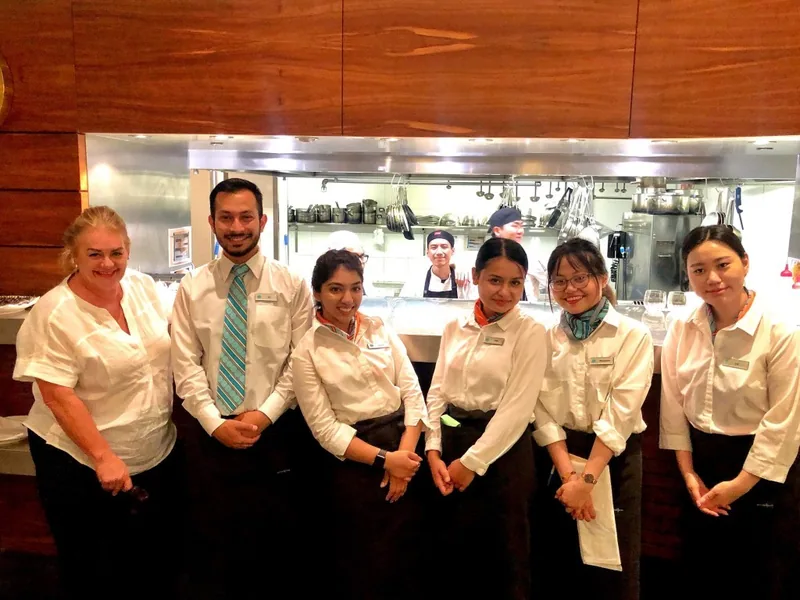 Service please mit Sandra La Rosa